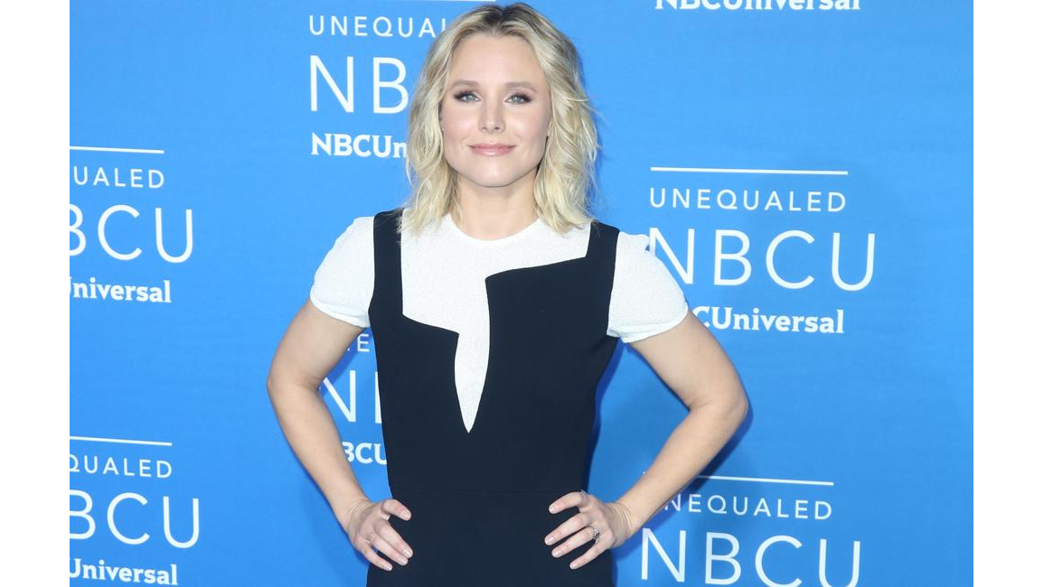 Kristen Bell was breast pumping during Bad Moms readthrough 8 Days