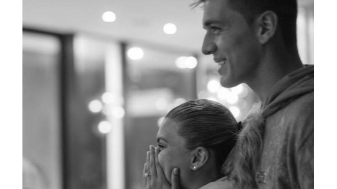 Tori Kelly engaged - 8days