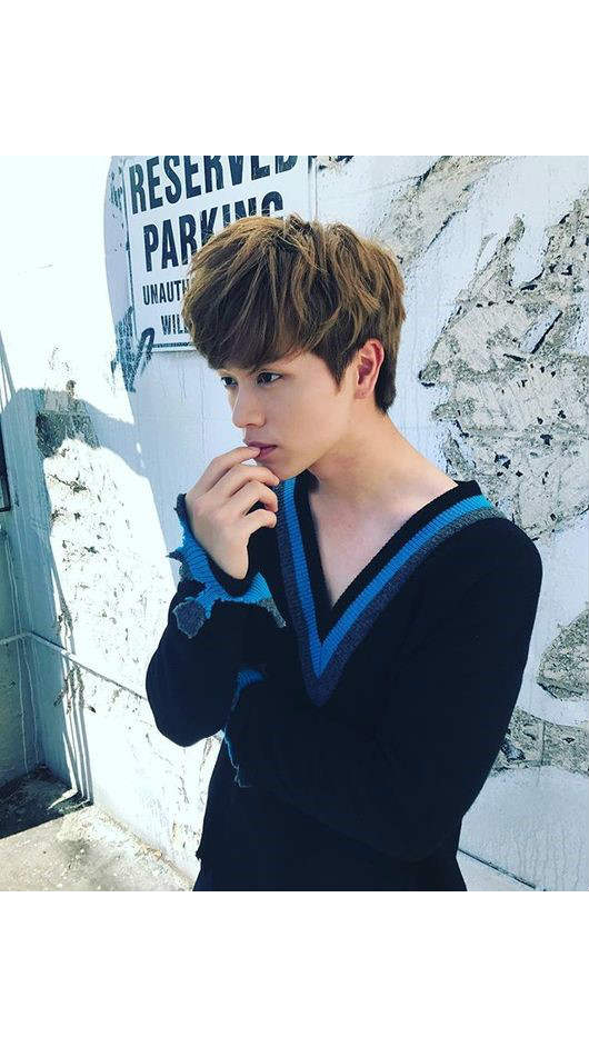 BTOB′s Yook Sung Jae Travels to Hawaii for Photo Spread 8days