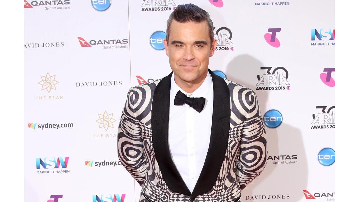 Robbie Williams Is More Cocky On Stage When He Is Terrified 8days