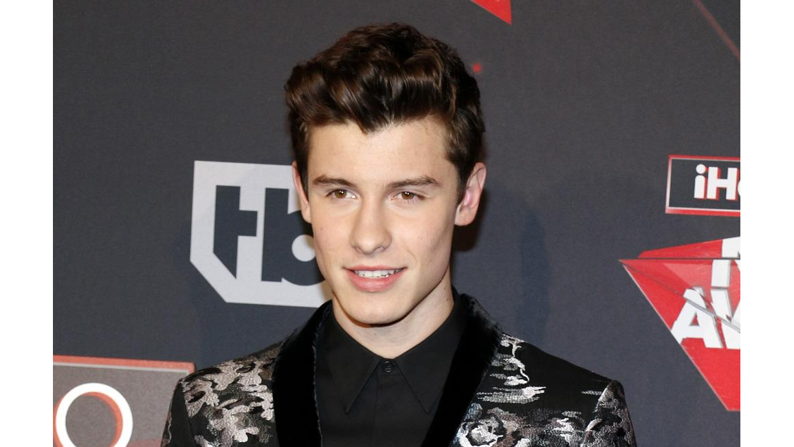 Shawn Mendes boxes before shows 8days