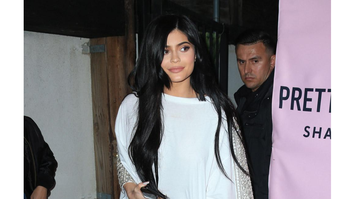 Kylie Jenner feels like an 'outcast' - 8days