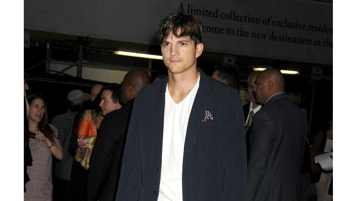 Ashton Kutcher's twoyearold speaks three languages 8days