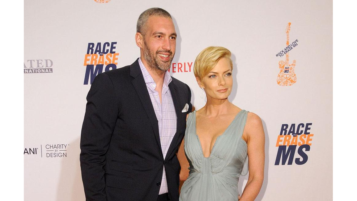 Jaime Pressly pregnant with twin boys 8days