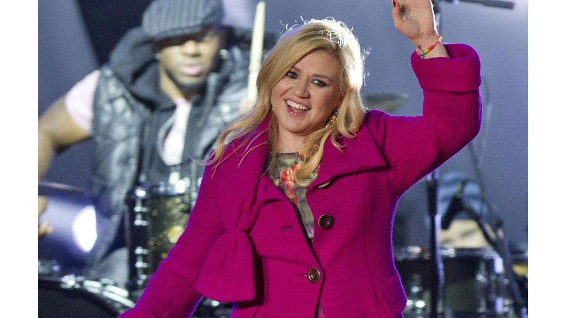 Kelly Clarkson 'more confident' since having kids 8days