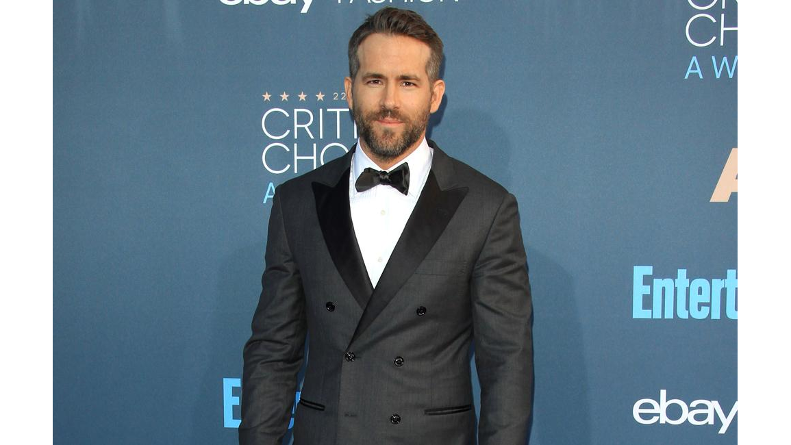 Ryan Reynolds Terrified Daughter With Spacesuit 8days 