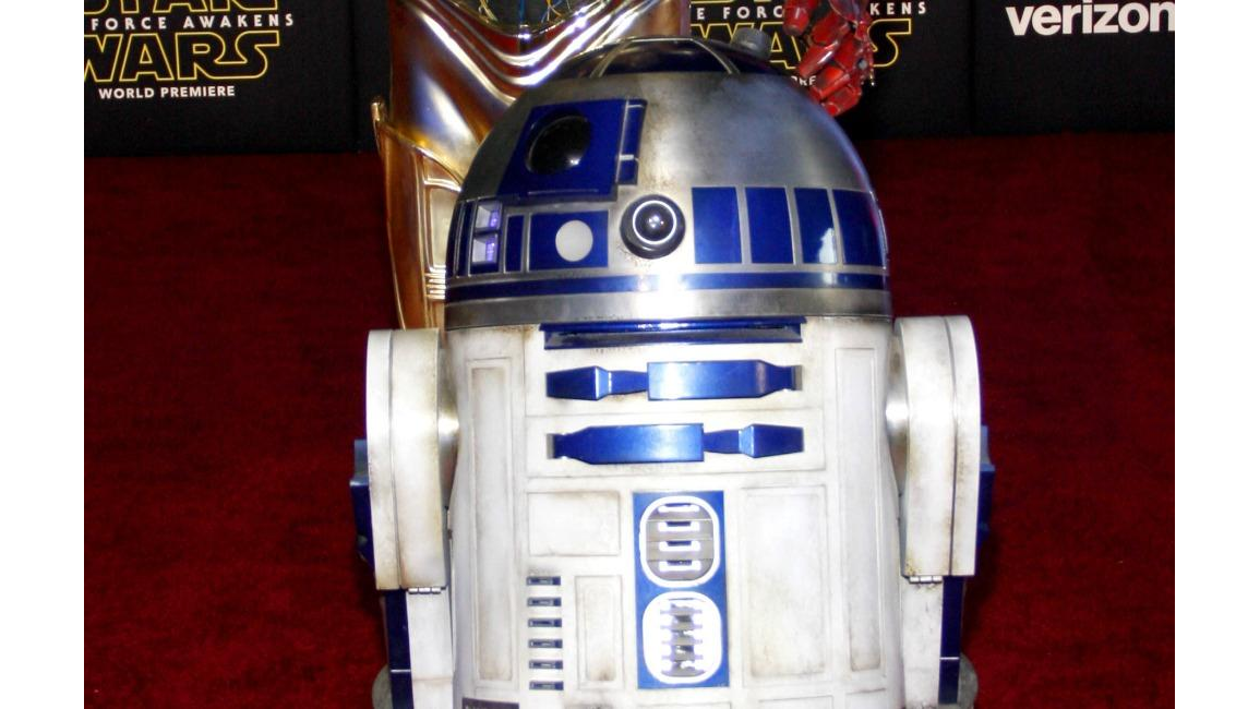 Jimmy Vee cast as R2-D2 in Star Wars: The Last Jedi - 8 Days
