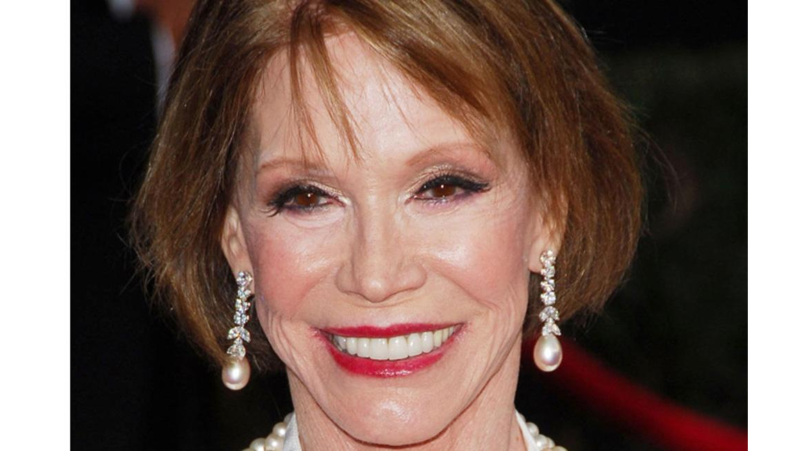 Mary Tyler Moore Dies Aged 80 8 Days 5718