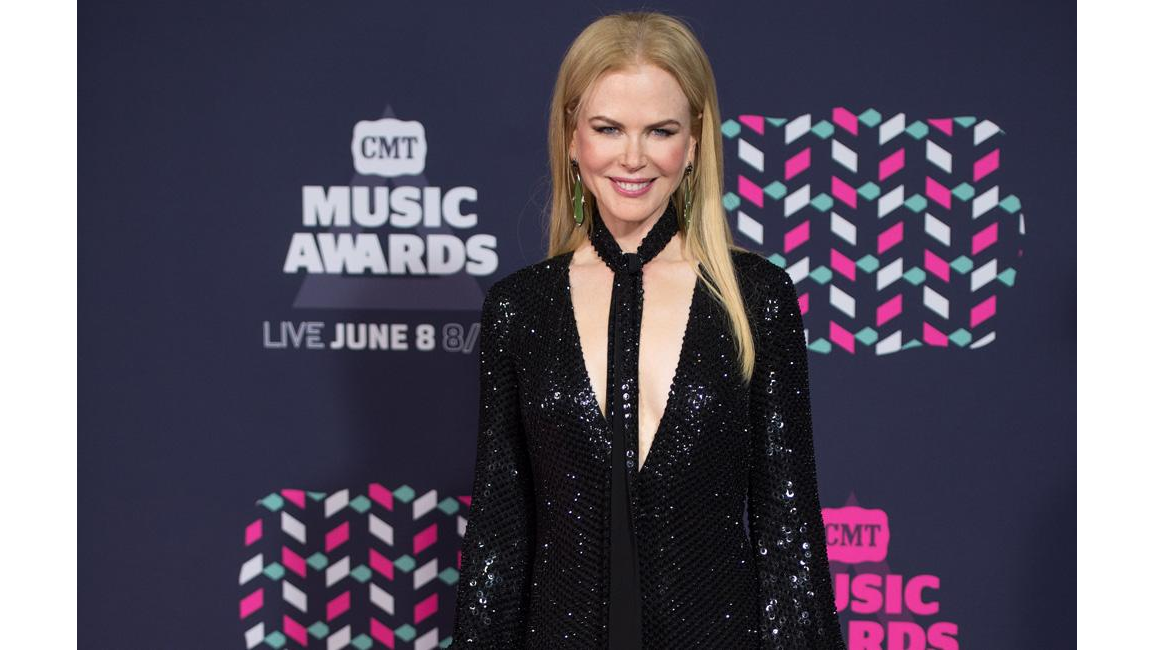 Nicole Kidman interested in fostering - 8days