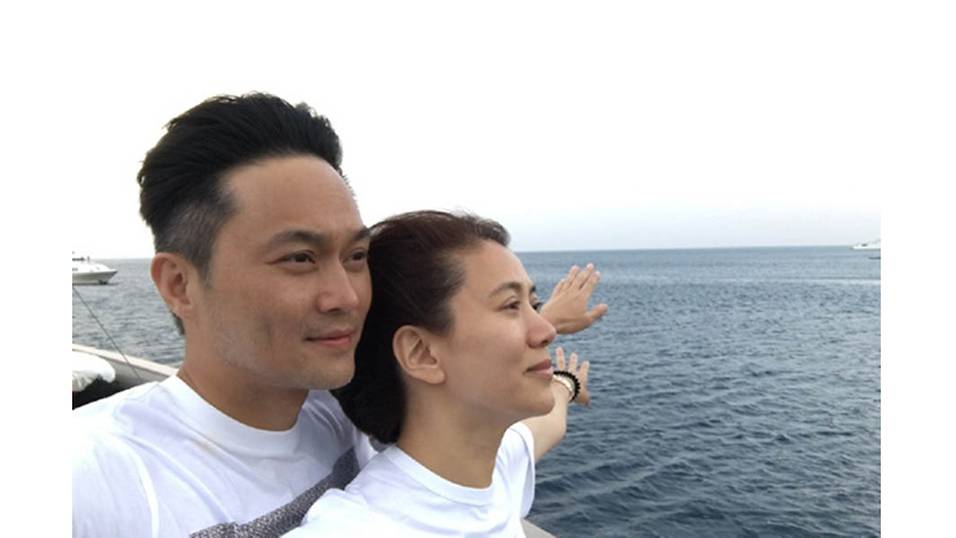 Julian Cheung strikes a ‘Titanic-esque’ pose with Anita Yuen - 8days