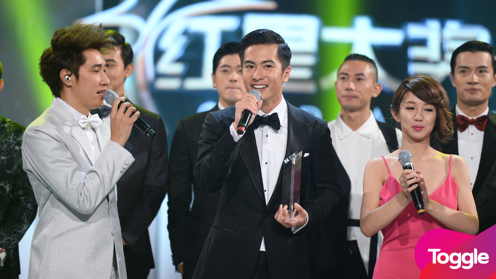 Xu Bin crowned Toggle Outstanding Duke at Star Awards Show 2 8days