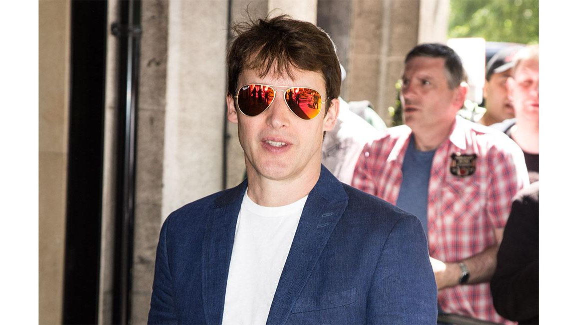 James Blunt's father to have kidney transplant 8 Days