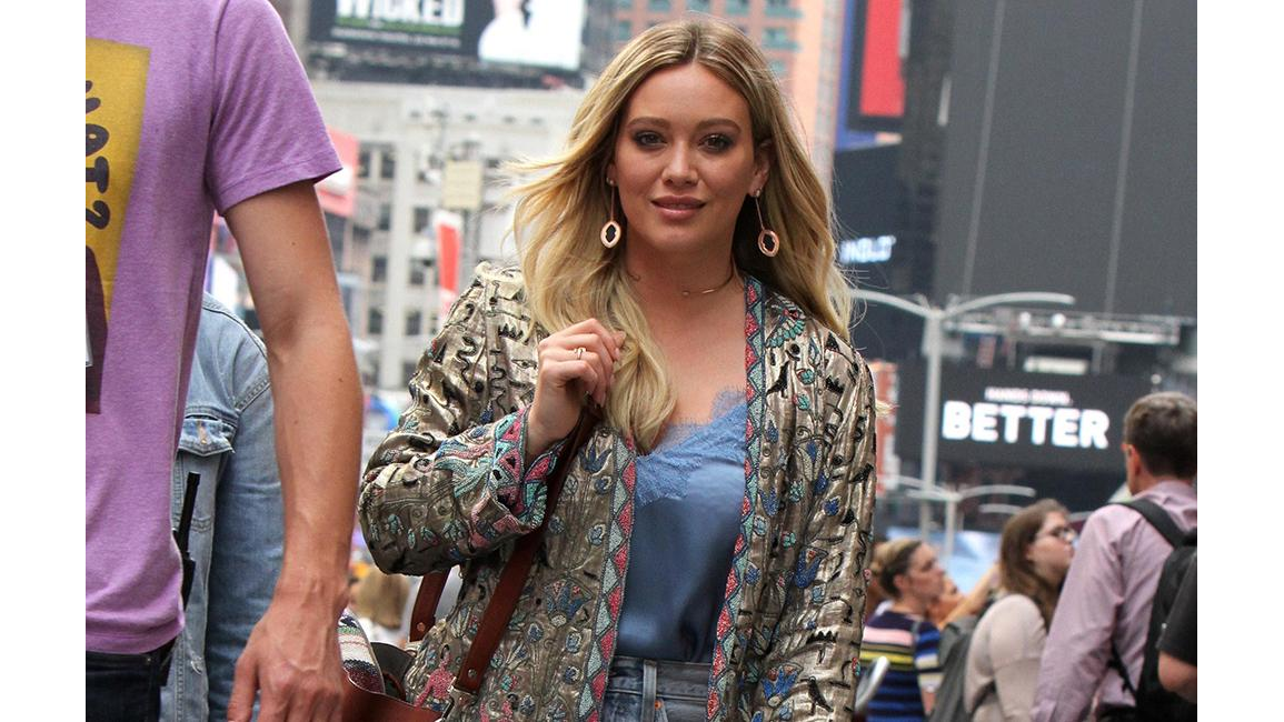 Lizzie McGuire reboot loses showrunner - 8 Days