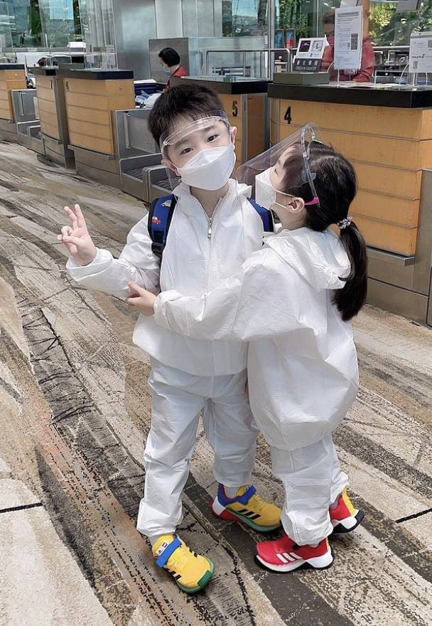Yvonne Lim And Her Family Return To Taiwan, Dressed In PPE Suits, After ...