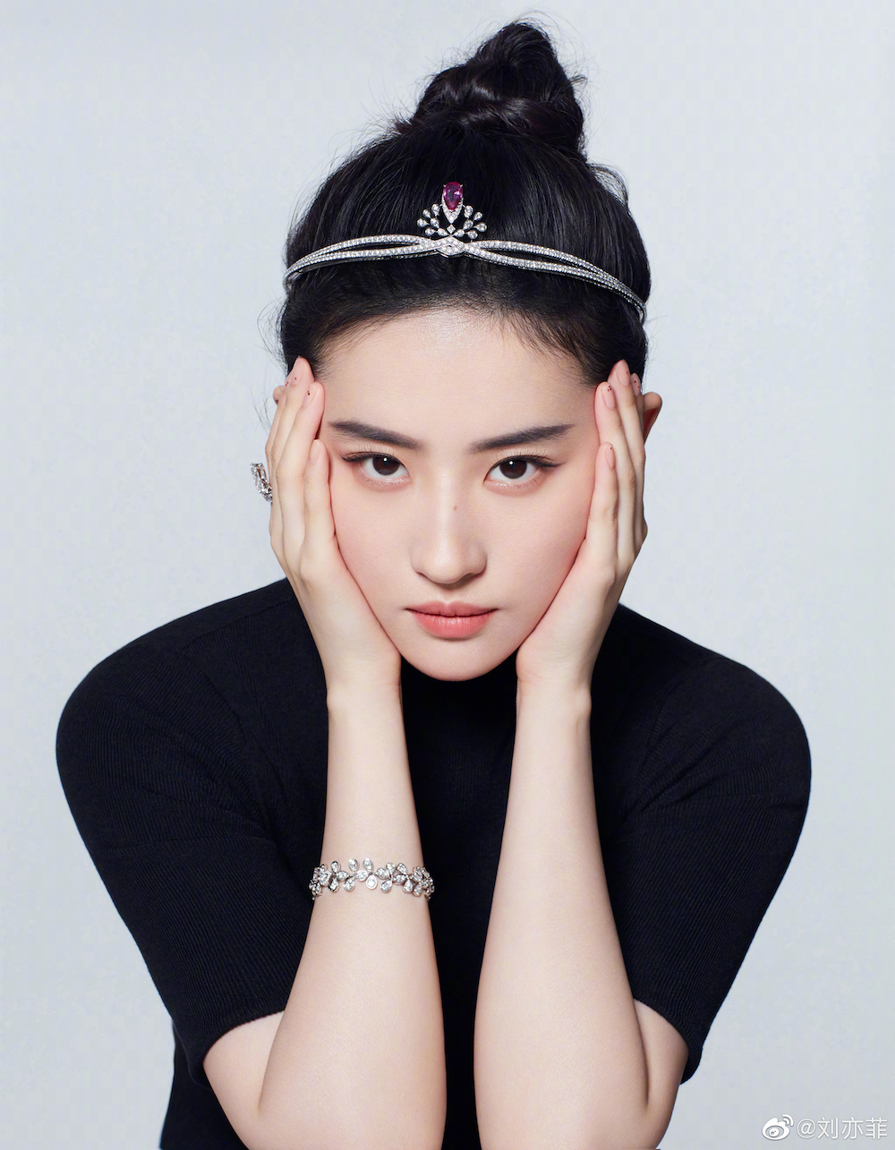 Liu Yifei Accused Of Delaying Photoshoot By 1 Hour 'Cos Of Diva Tantrum ...