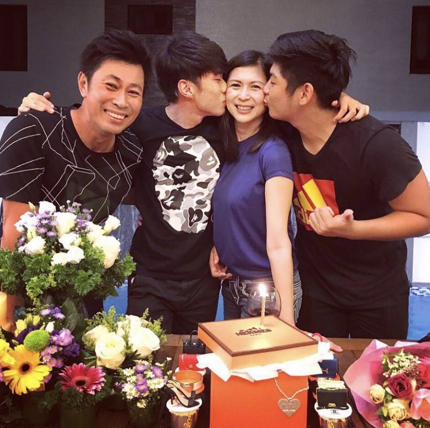 Pan Lingling And Huang Shinan Mark 24th Anniversary With Date At Golf ...