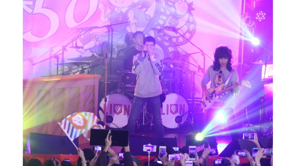 Jam Hsiao and Lion go back to high school 8days