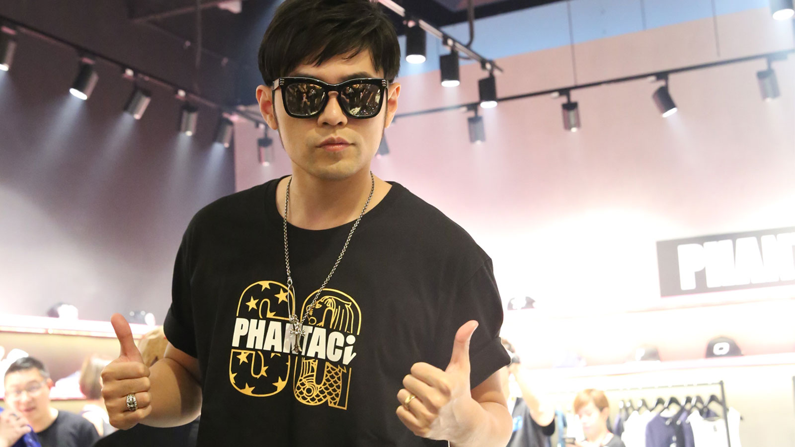 Jay Chou prepared concert tickets for Nathan Hartono's parents - 8days