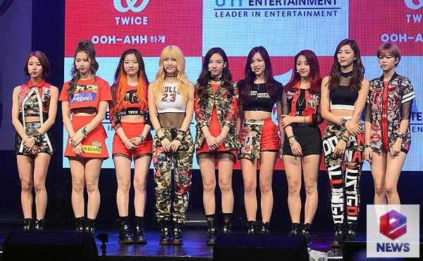 Photo Twice Oohs And Ahhs At Debut Showcase 8 Days