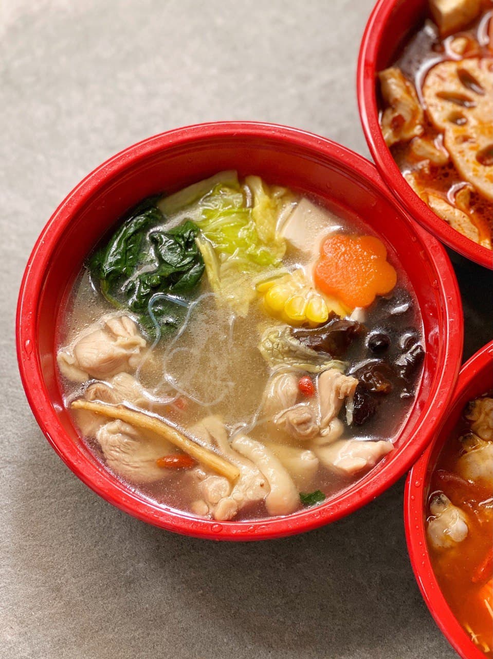 https://onecms-res.cloudinary.com/image/upload/v1641097593/8days-migration/7-eleven-herbal-chicken-hotpot-data.jpg