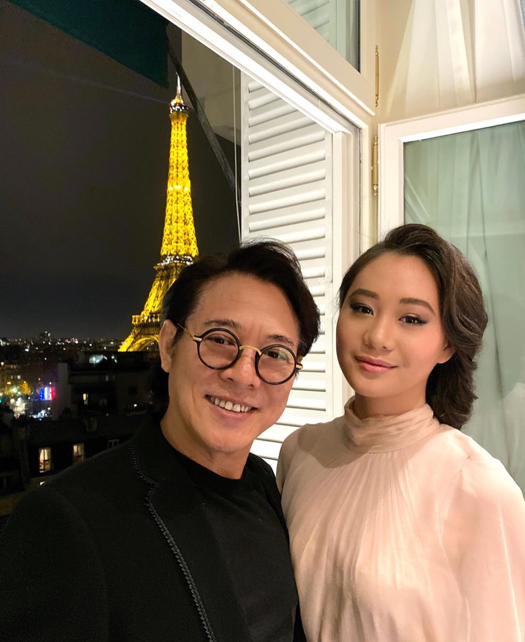Jet Li Posts Rare Photo Of Wife Nina Li Chi And Their Two Daughters On His  57Th Birthday; Internet Goes Crazy - 8Days