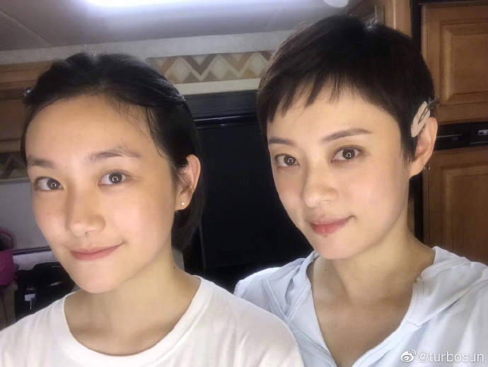 Sun Li Introduces The World To Her Teenage Half-Sister, Who Looks Just Like  Her - 8Days
