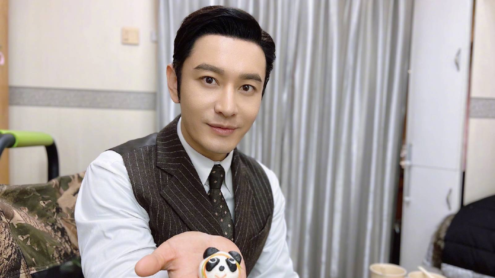 Huang Xiaoming Shows How Square His Jawline Is After Wisdom Tooth