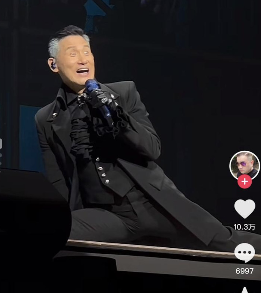 Jacky Cheung, 61, does a perfect split on stage in Macau - TODAY