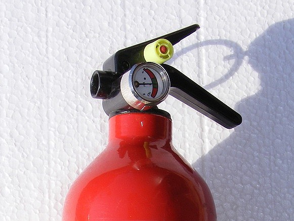 The pressure gauge of a fire extinguisher. Photo: Pixabay