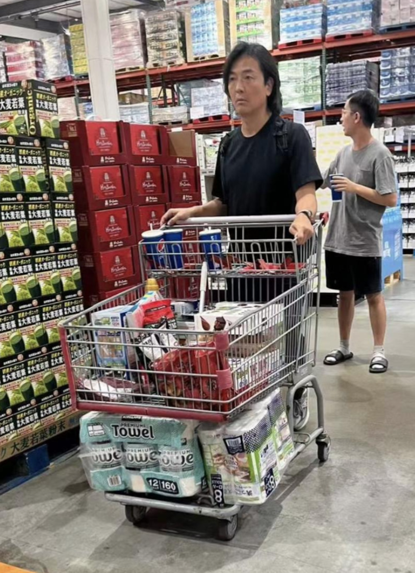 Ekin Cheng & Yoyo Mung Spotted Shopping For Groceries In Japan 8days