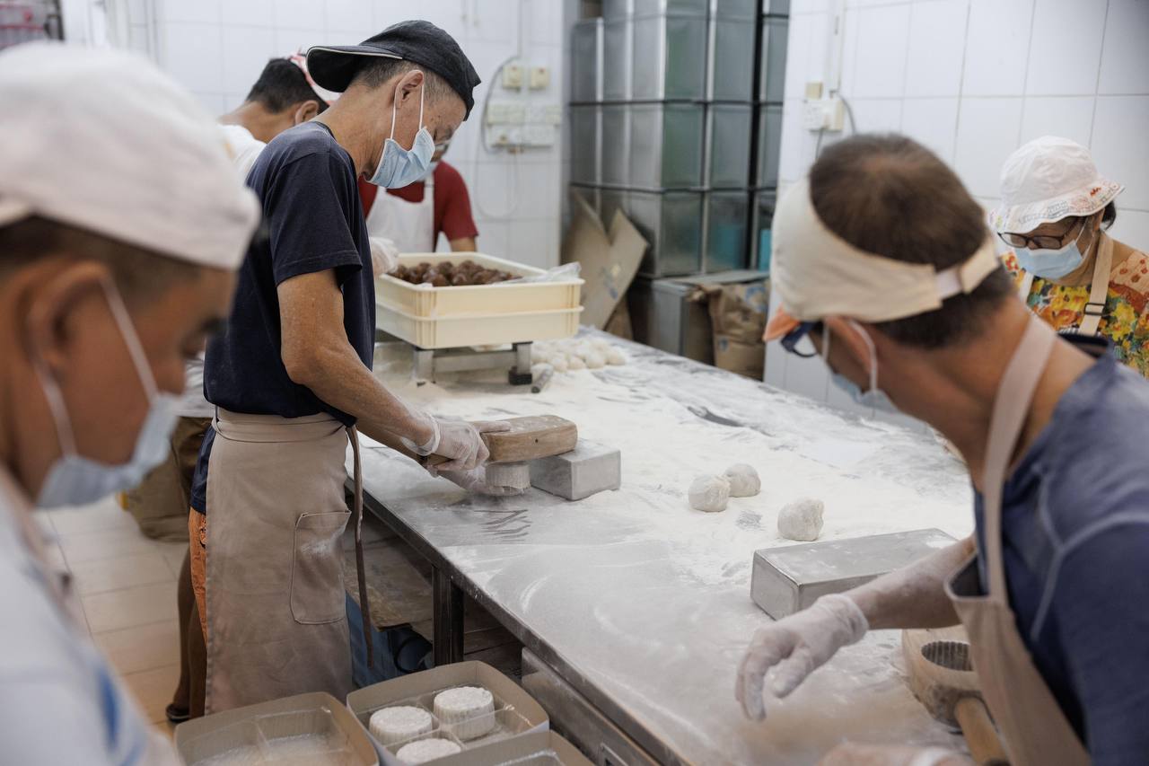 Chinatown's Traditional Tai Thong Cake Shop Goes On Hiatus As Owner Ponders  Its Future - 8days