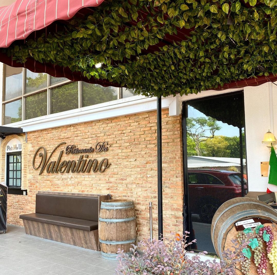 Valentino turf outlet city