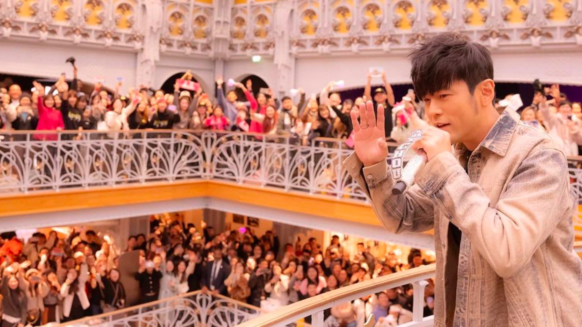 Jay Chou Fans Fill Up 7 Floors Of Paris Department Store Just To Catch