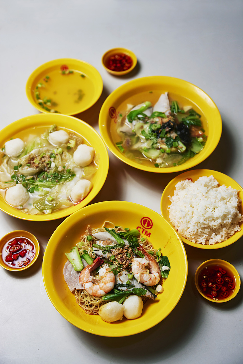 Forex dealer becomes fish soup hawker after being retrenched; his month-old  stall now draws queues - CNA Lifestyle