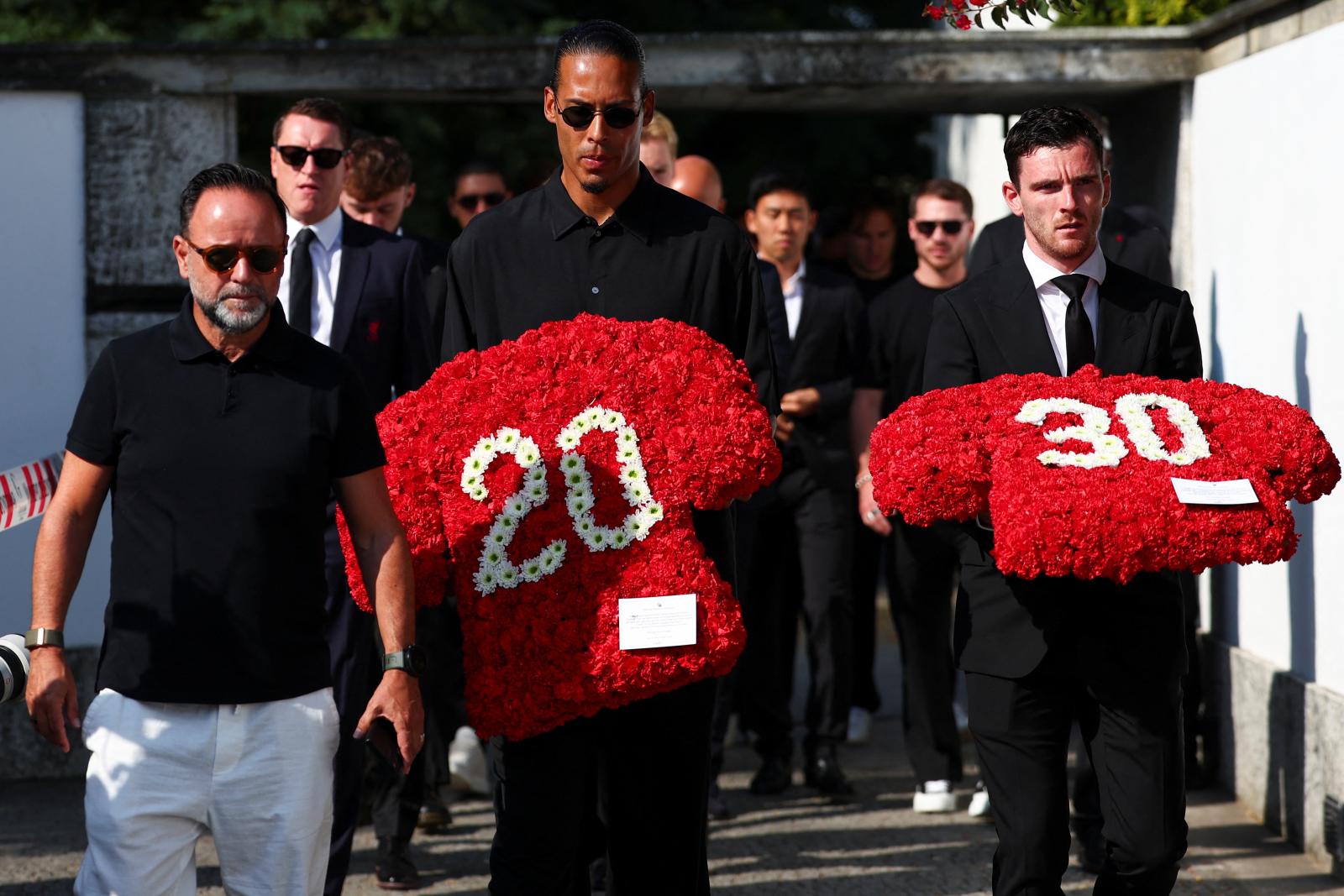 Liverpool players join family for Diogo Jota's funeral