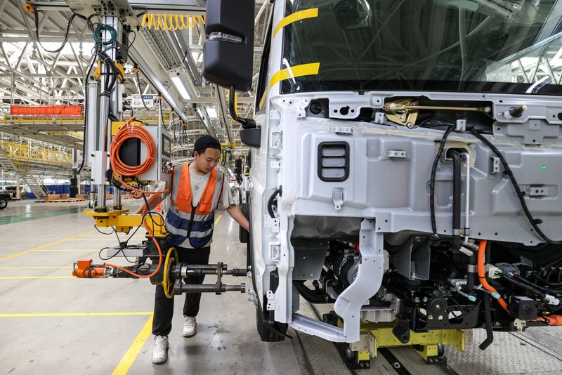 Commentary: Elon Musk and Bill Gates were both wrong on the future of trucks