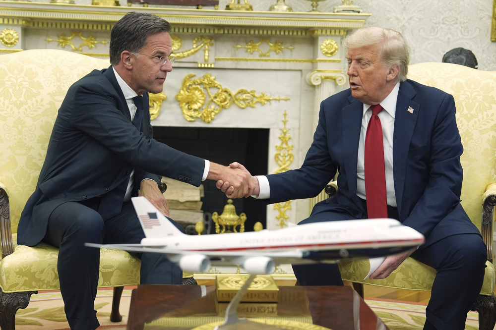 Trump, NATO chief meeting puts pressure on Russia over Ukraine war