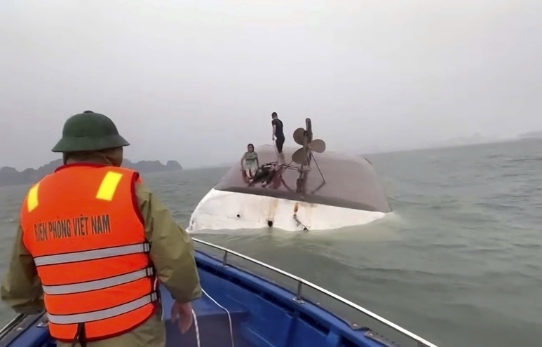 Death toll rises to 37 in Vietnam after Ha Long Bay tourist ferry sinks