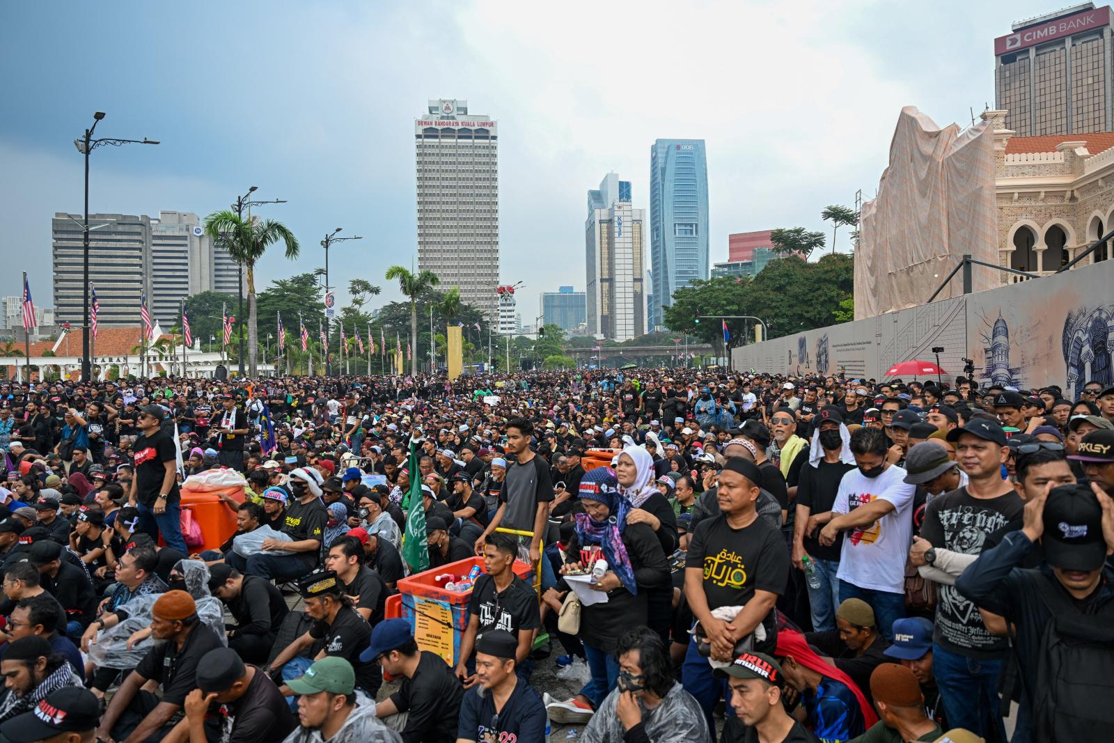 Thousands rally in Kuala Lumpur to protest Malaysia PM Anwar's leadership