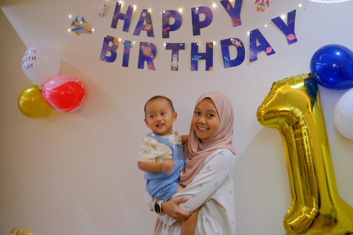 One year of breastfeeding challenges as a first-time mum: Night feeds, immense joy and mastitis