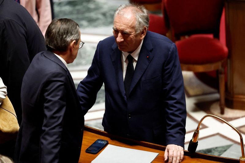 French parliament votes to oust prime minister, deepening political crisis