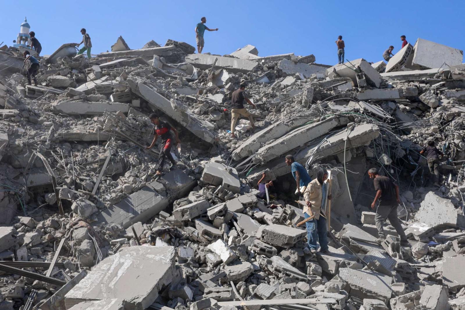 Israel sets Gaza 'on fire' as Rubio warns days left for deal