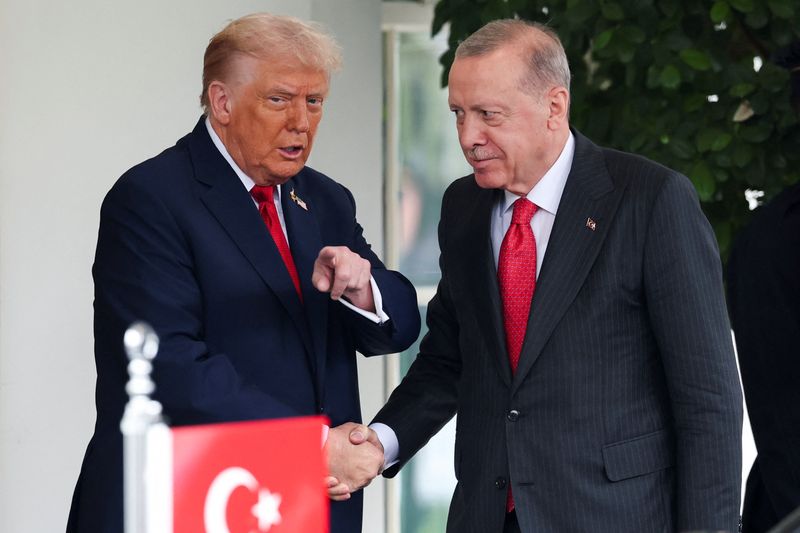 Trump signals possible lifting of sanctions on Turkey in talks with Erdogan, presses Ankara to halt Russian oil purchases