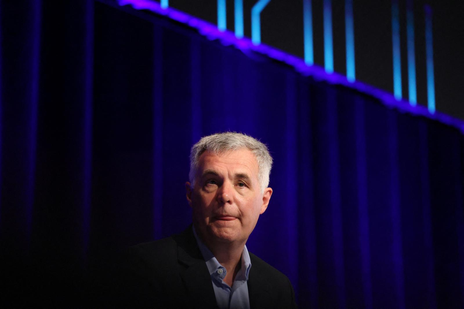 Singtel says Optus CEO needs time to fix issues after emergency call outages