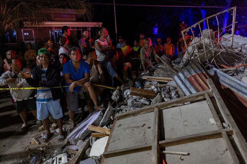 Death toll from Philippine quake rises to 72 