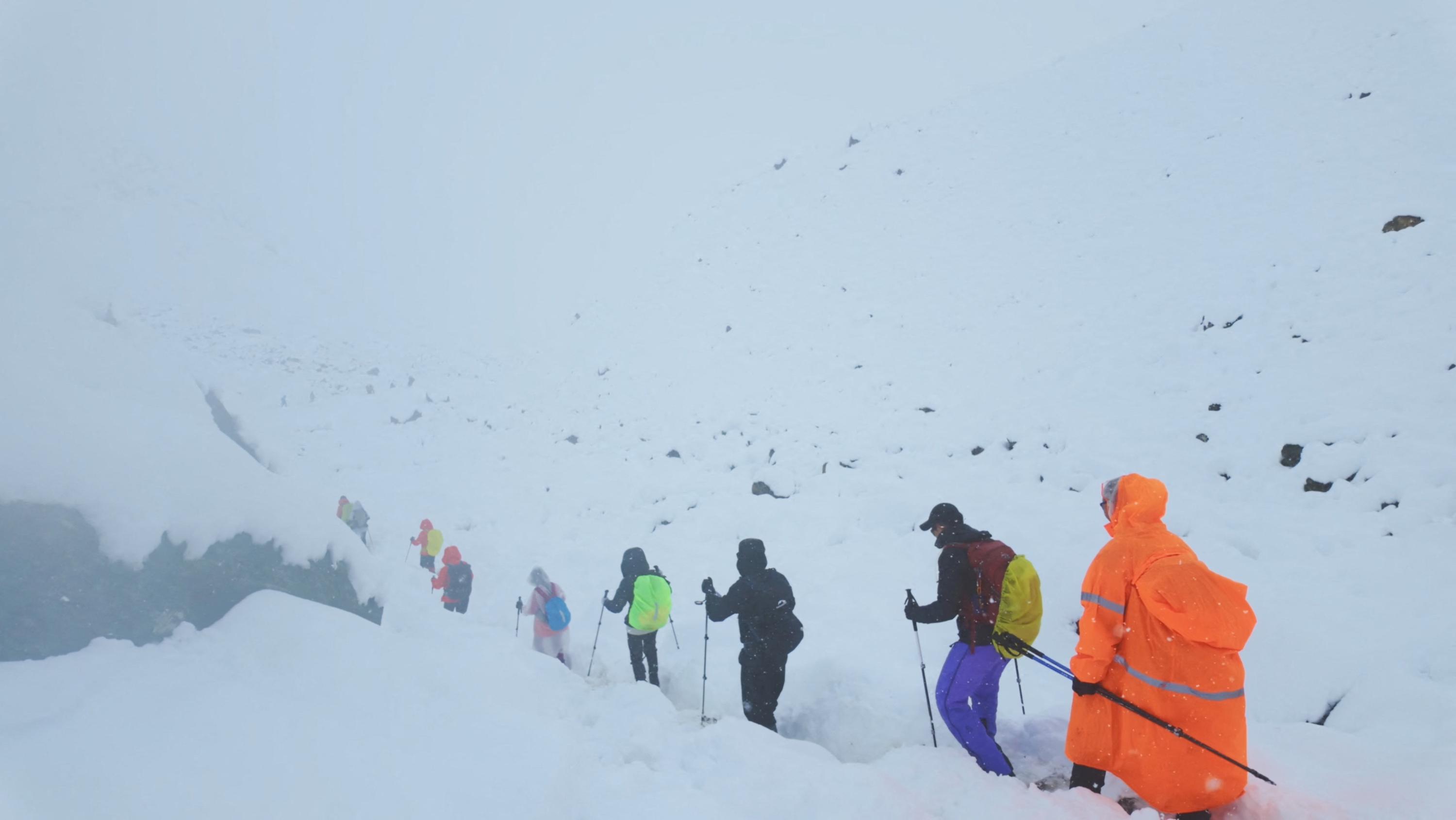 All stranded Everest hikers evacuated from remote Tibetan valley