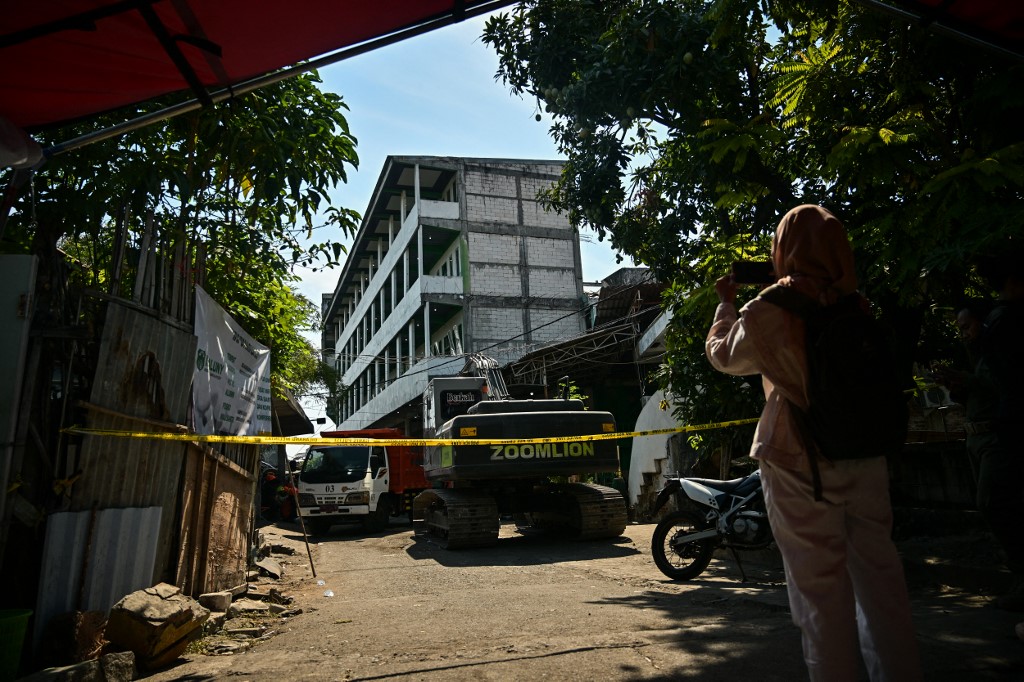 Indonesia school collapse toll hits 67 as search ends