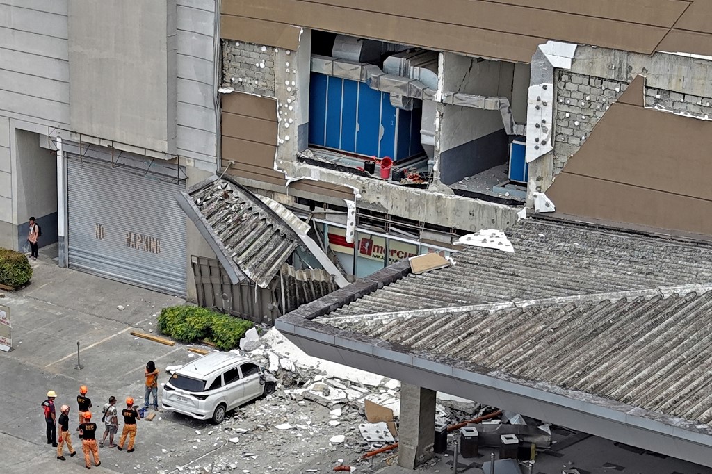 Eight killed as strong quakes strike southern Philippines