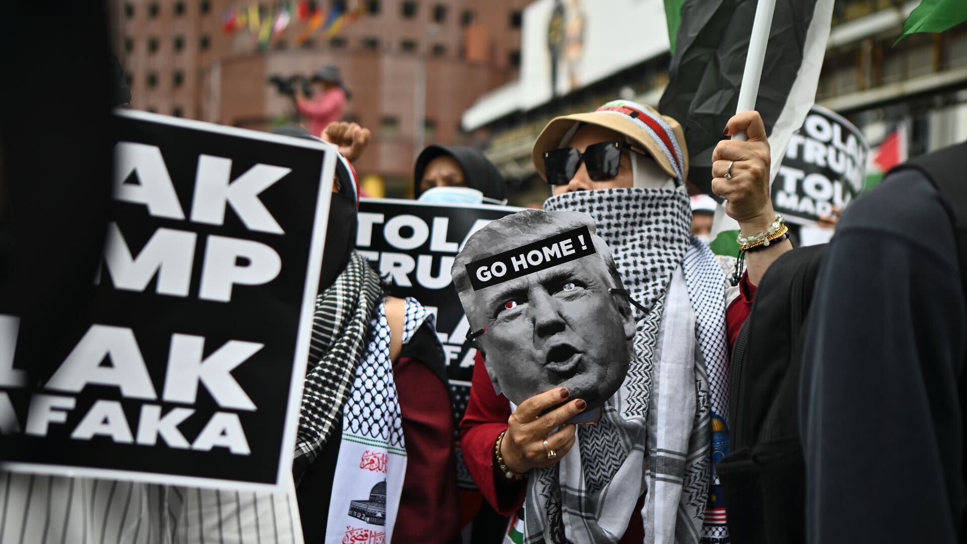 Hundreds in KL protest Trump’s attendance at ASEAN Summit 