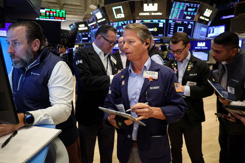 Wall St scales fresh highs on tech earnings, US-China trade optimism Wall St scales fresh highs on tech earnings, US-China trade optimism